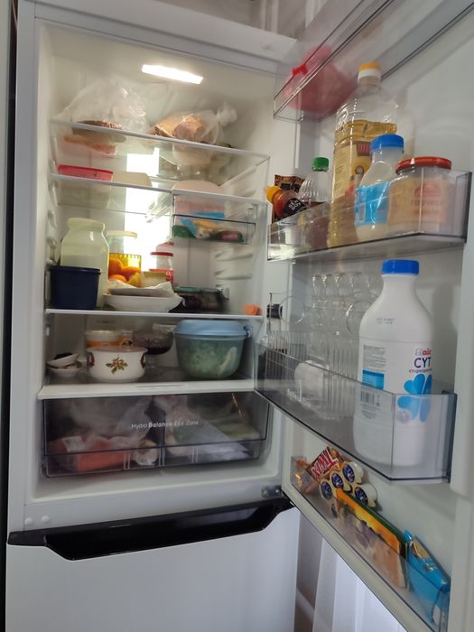 Продам холодильник двухкамерный белого цвета