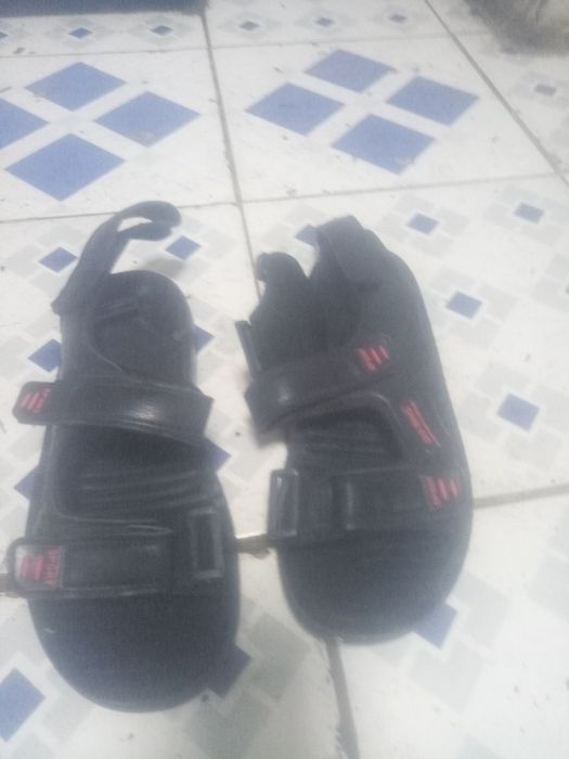 Аяқ киім сатылады