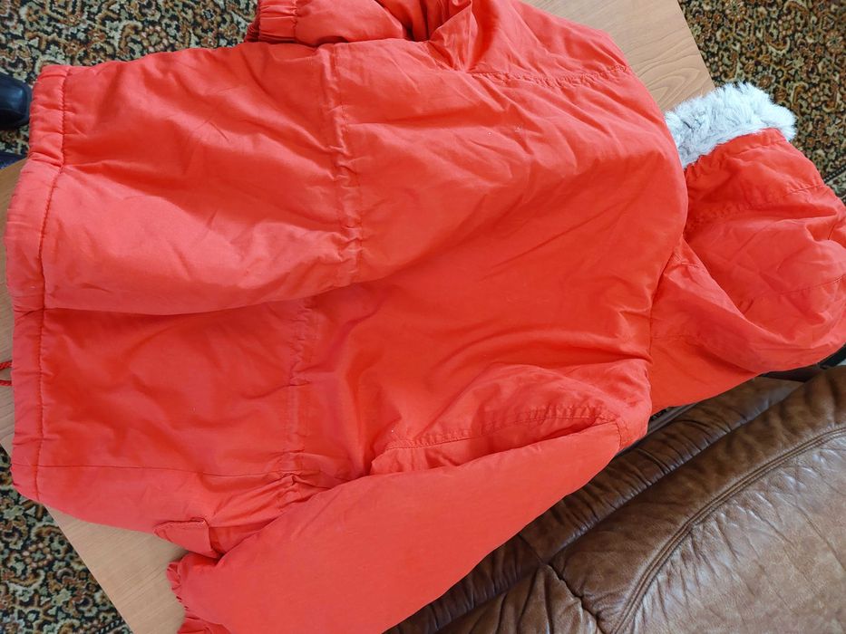 Vând geci  fete  Cherokee  marimea 98-122 si rochită groasă