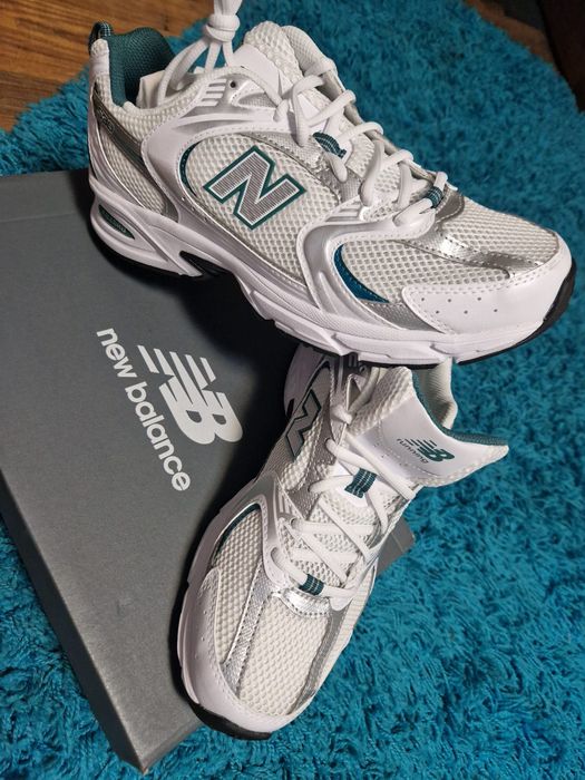 Adidași New Balance 44