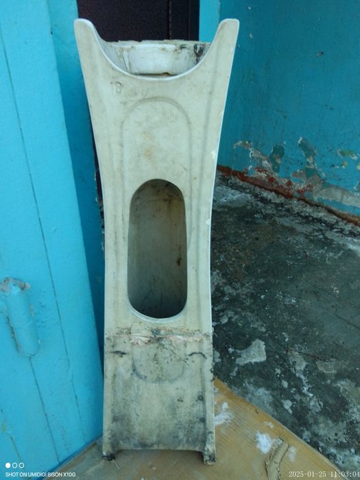 Продам керамический постамент под умывальника , 5000 тнг.