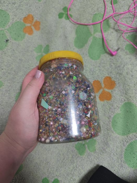 Продам банку с бисером