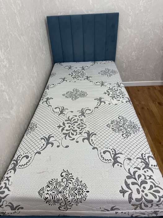 Продам СРОЧНО кровать с матрасом