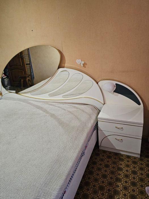 Двухспальная кровать