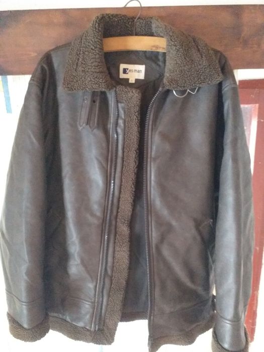 Vand geaca de blană foarte calduroasa