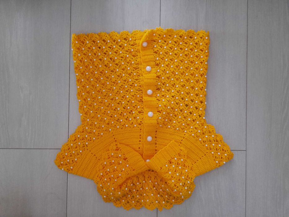 Бебешки ръчно плетени роклички и елеци за 10лв бр.