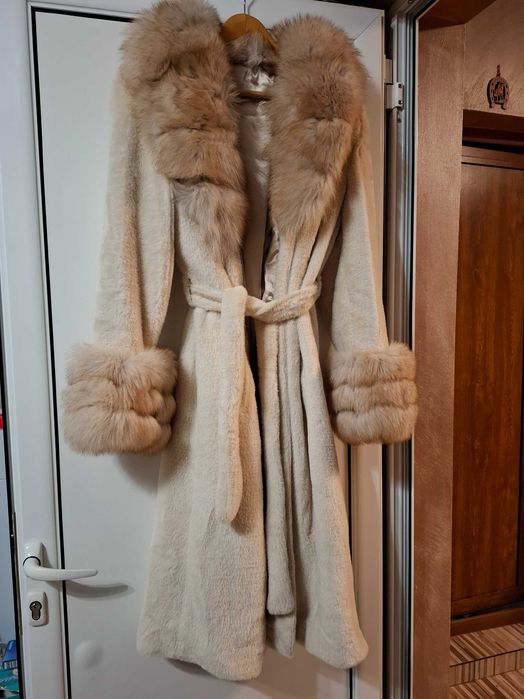 Продавам Палто Ново