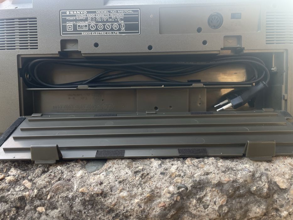 Sanyo M9704L  Hitachi trk w555w
