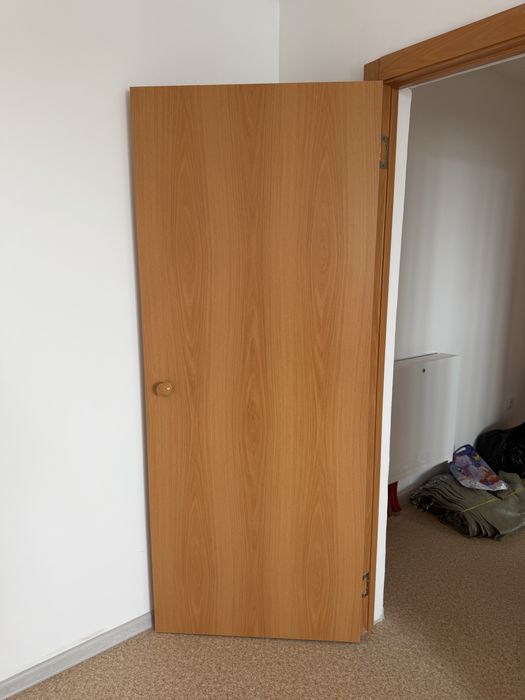 Продам 4 межкомнатные двери