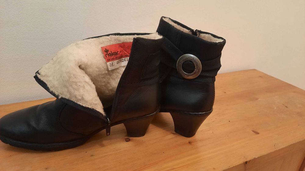 Продавам от естествена кожа обувки и боти