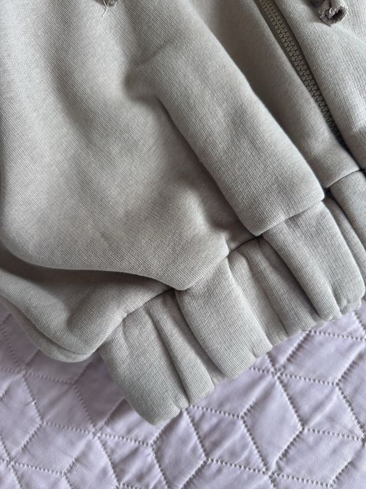 Спортен комплект ……………………………………………….;;……………………………………………………………..