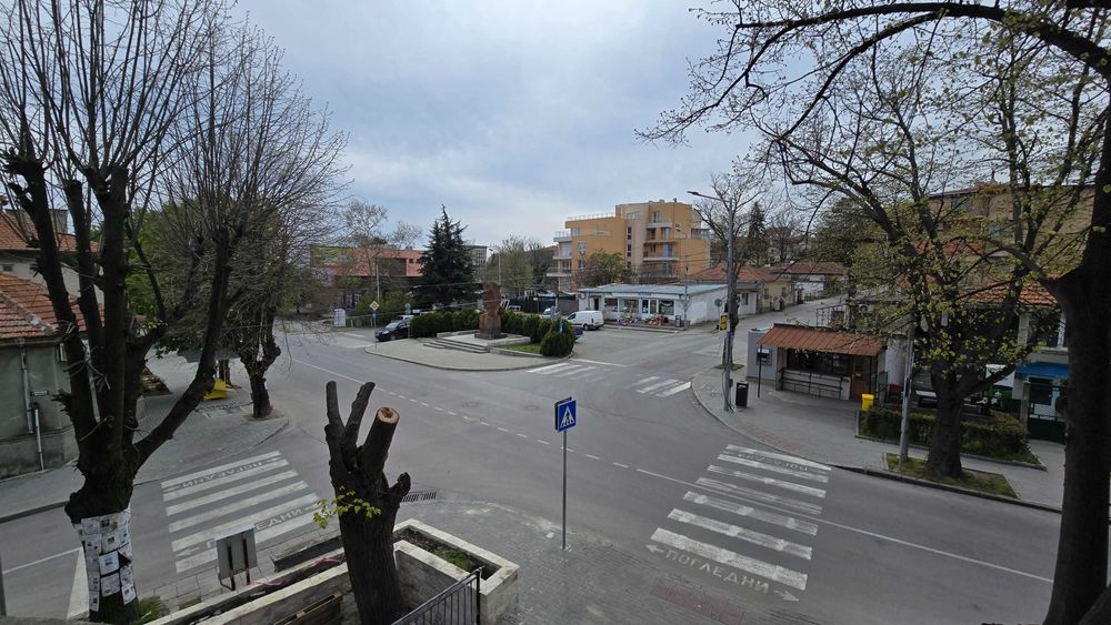 Бизнес помещение / жилище 230 кв. в центъра на кв. Галата, Варна