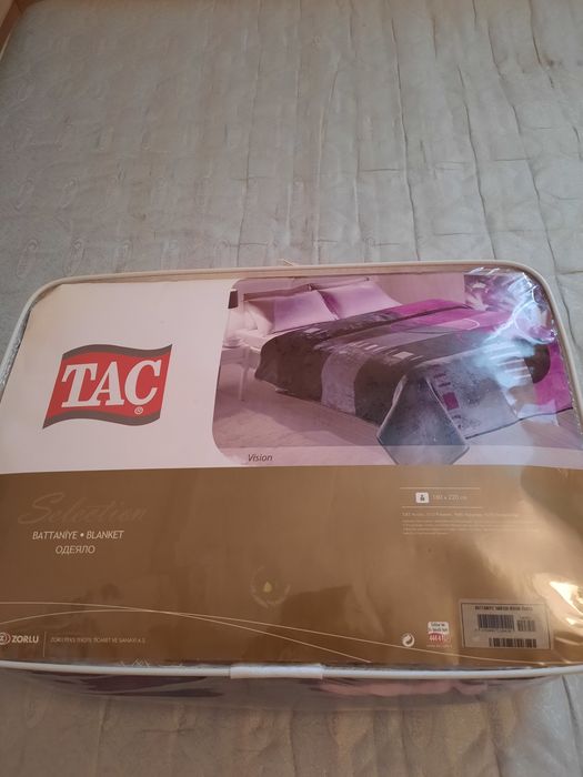 Продам новое одеяло.