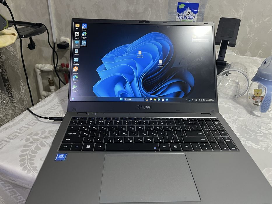 Chuwi notebook 256gb videokarta