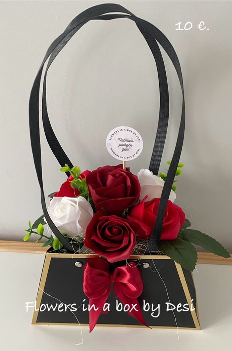 Аранжирани сапунени рози в кутии букет в кутия подарък цветя