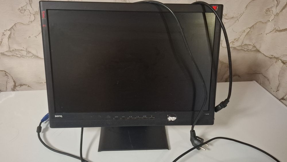 Монитор BenQ . .
