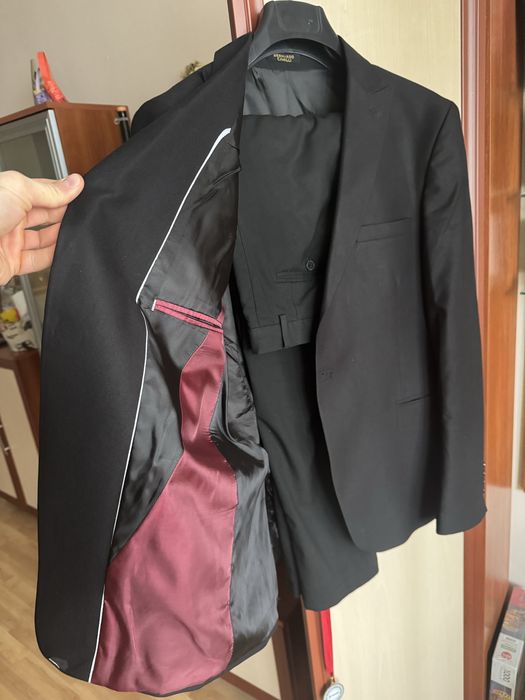 Мъжки черен костюм