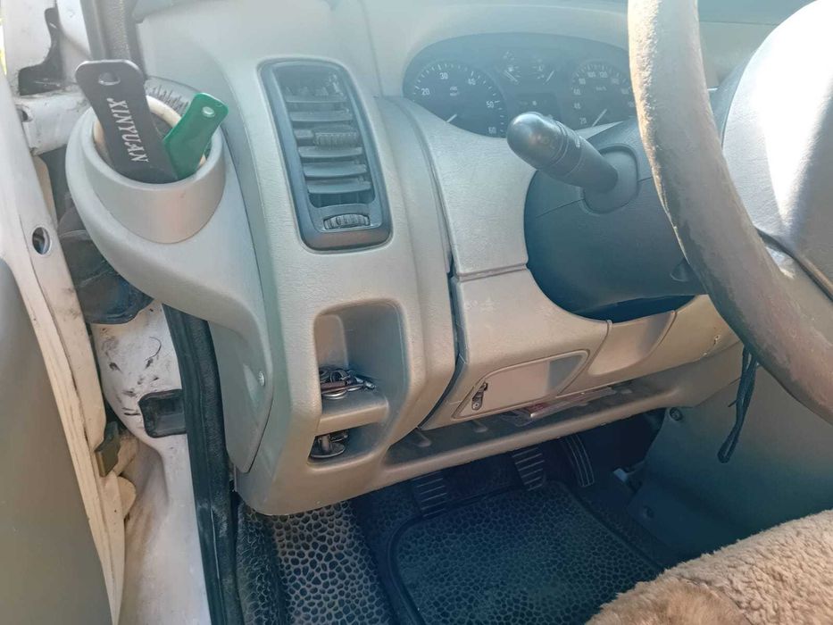 Proprietar, vând Opel Vivaro 1.9 CDTI, an 2005, înmatriculat, stare foarte bună de funcționare