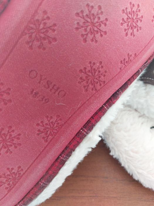 Продавам коледни  пантофи