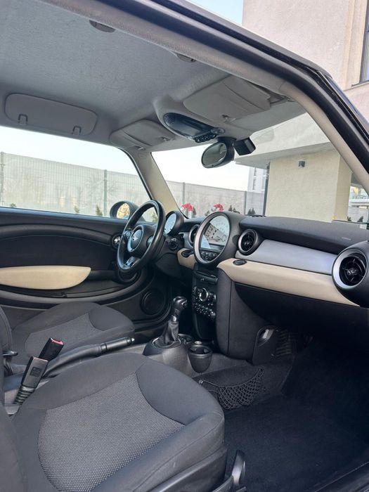 Mini Cooper One 2011 1.6 L benzina automat km reali stare impecabila
