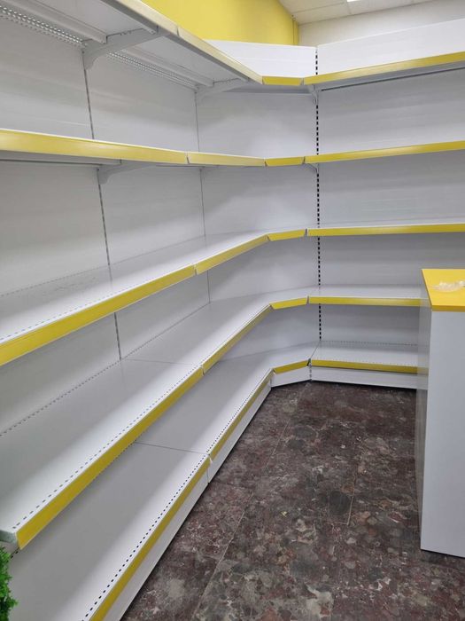 Стелажи за магазин / крайстенни стелажи с плътен или перфогръб