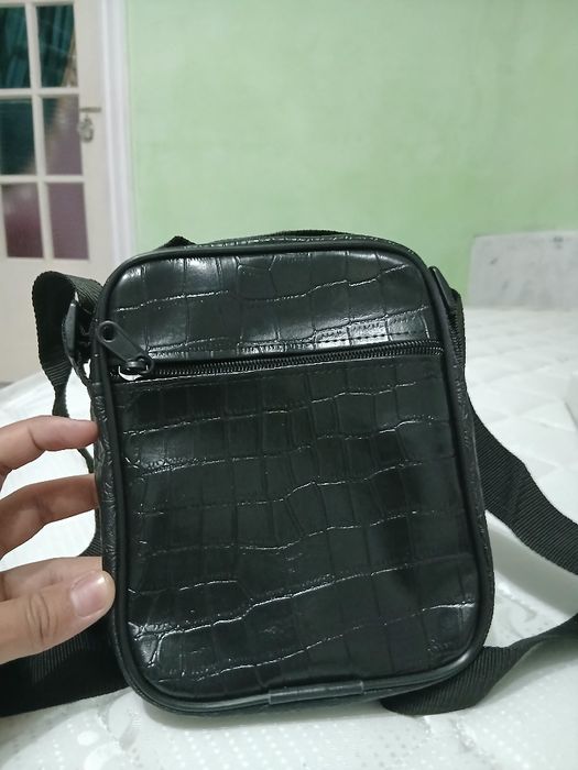 Kichkina sumka xujjatlar yokida boshqa narsalar uchun