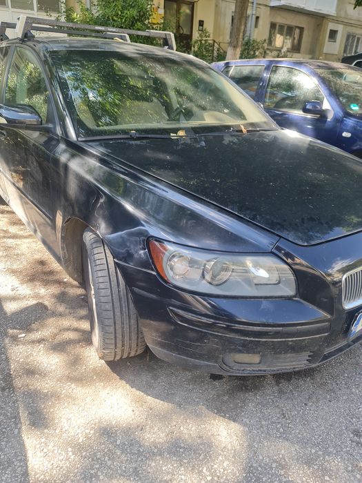 Vind mașina volvo ieftin defecta