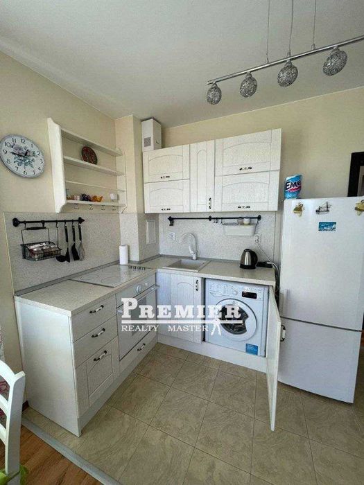 Продава се отличен тристаен апартамент в Равда.