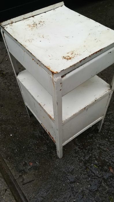 Метално шкафче,неизползвано