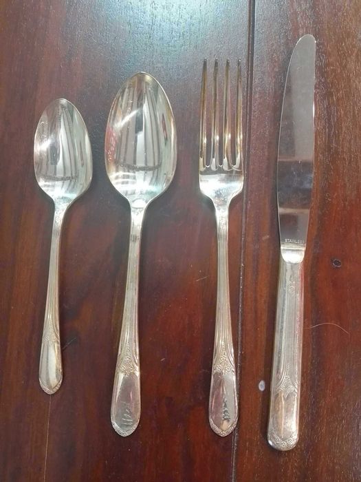 РЯДЪК комплект посребрени прибори Wm. ROGERS от 1938 год.