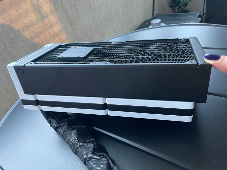 AIO Hyte Thicc Q60 240mm