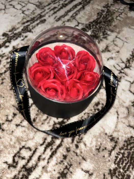 Кутия с рози / кутия с рози и бонбони