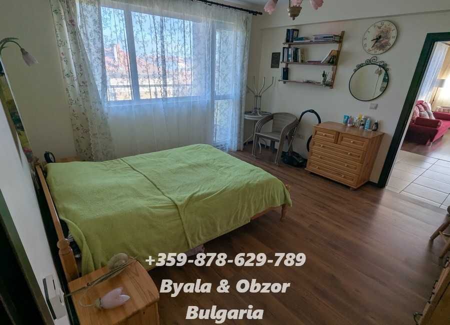 Просторен двустаен апартамент с камина