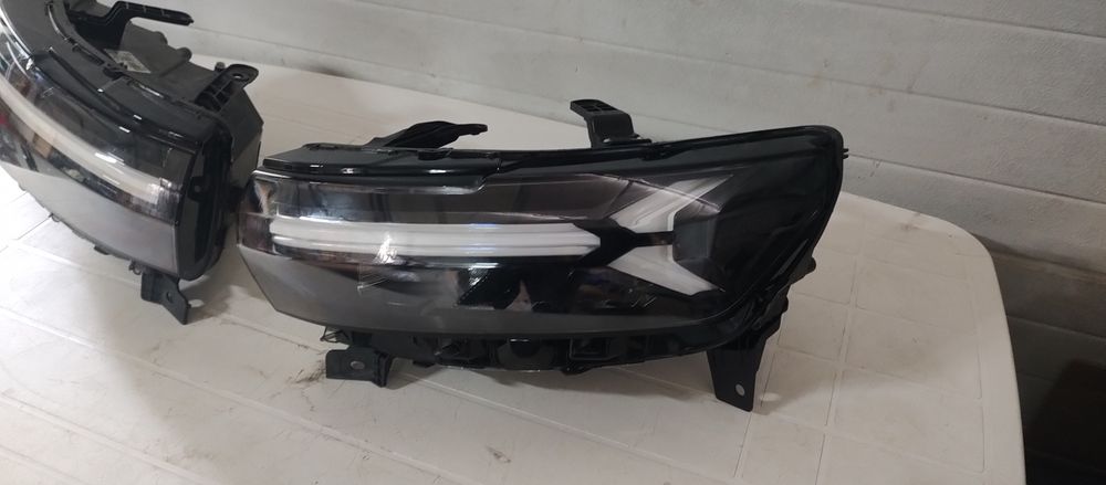 Far dreapta și stânga Dacia Duster 3 sau bixter