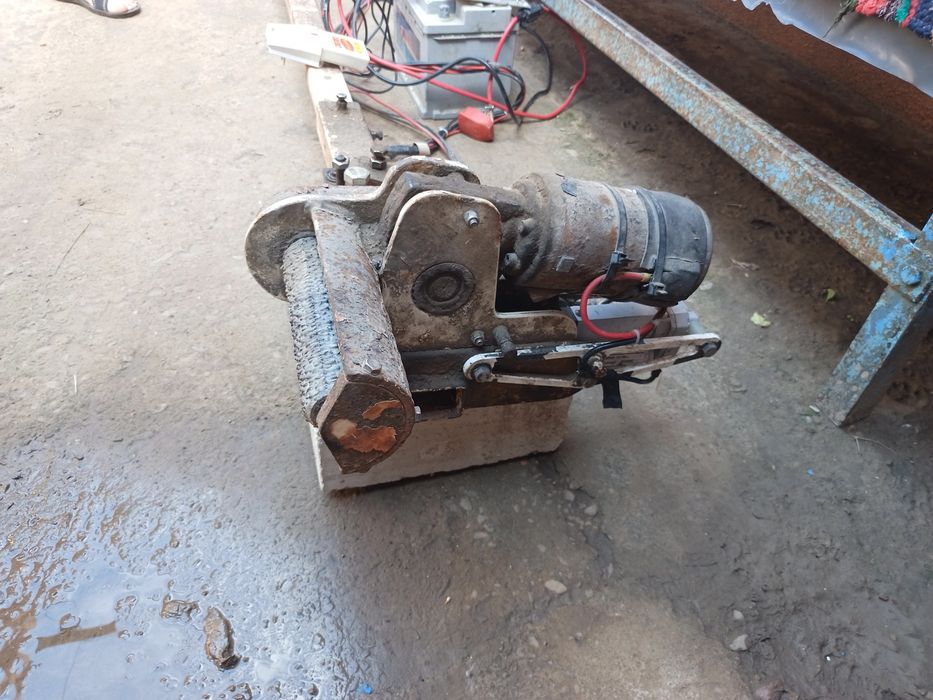 Vând mover 1300 kg