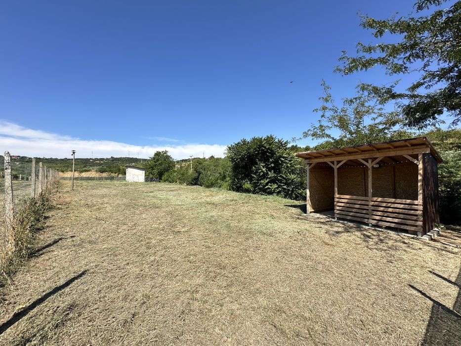 Vând teren intravilan în Huși (suprafață intreagă sau 2 loturi)