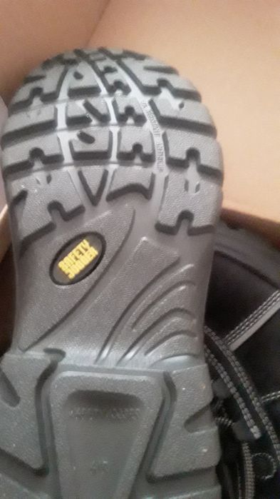 Продам рабочие ботинки