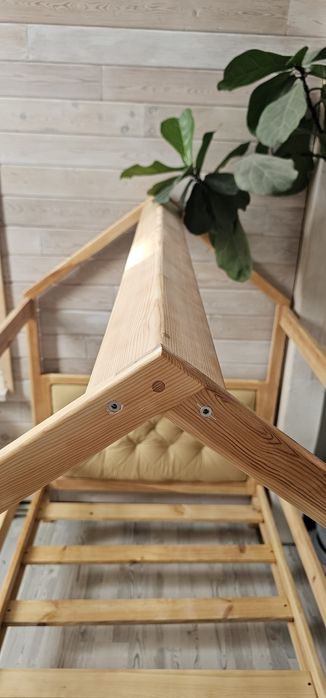 Продам Кровать домик