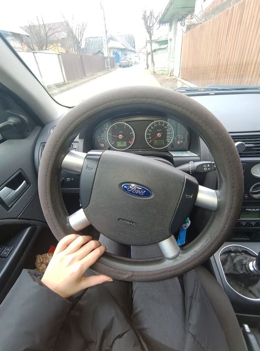 Vând Ford Mondeo