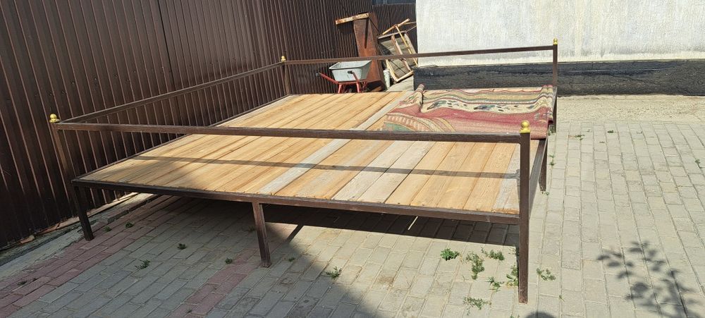 Продам топчан, размер 3×3