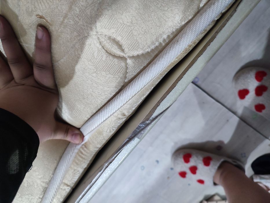 Кровать детская, с матрацем