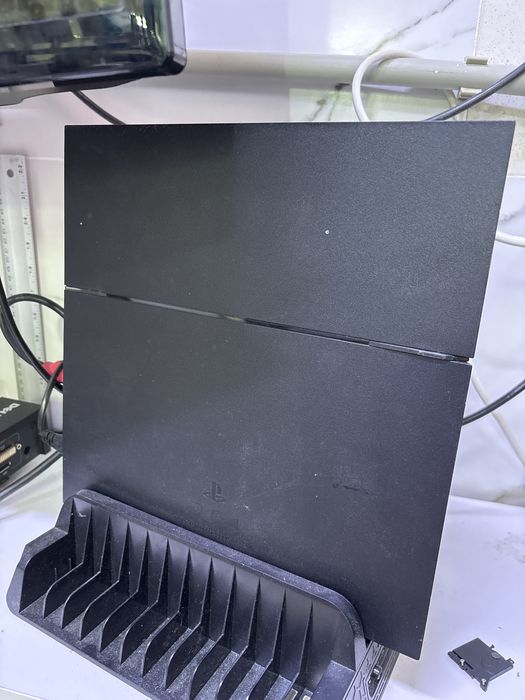 Плестейшн 4 с 2 джойстиками