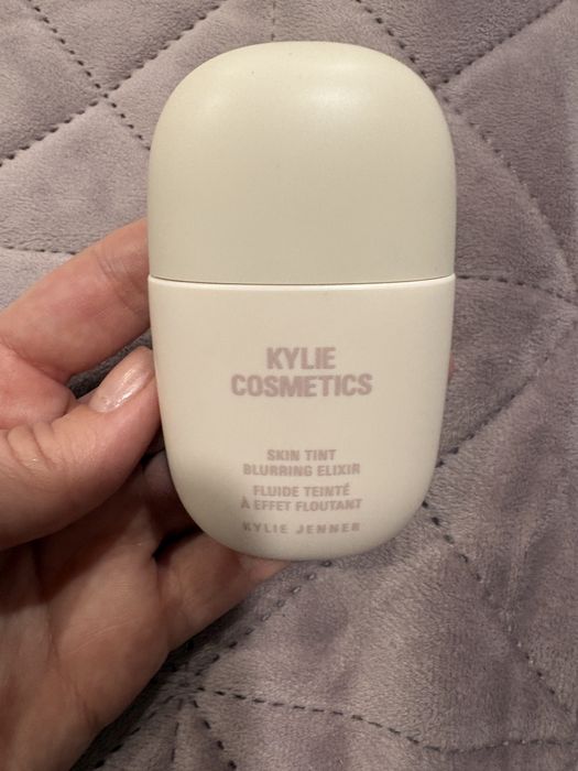 Kylie cosmetics skin tint 2c
