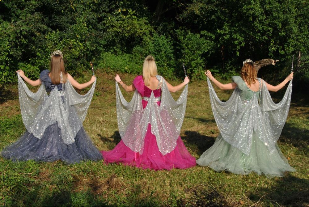 Vând rochii de ursitoare