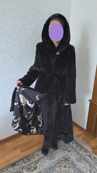 Продам шубу Black lama