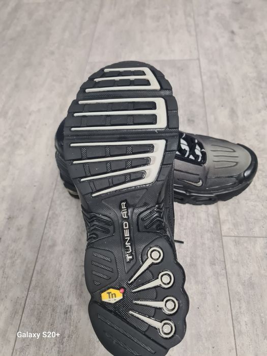 Продавам маратонки NIKE TN AIR