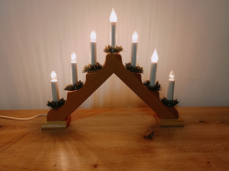 Decor piramida cu lumânări