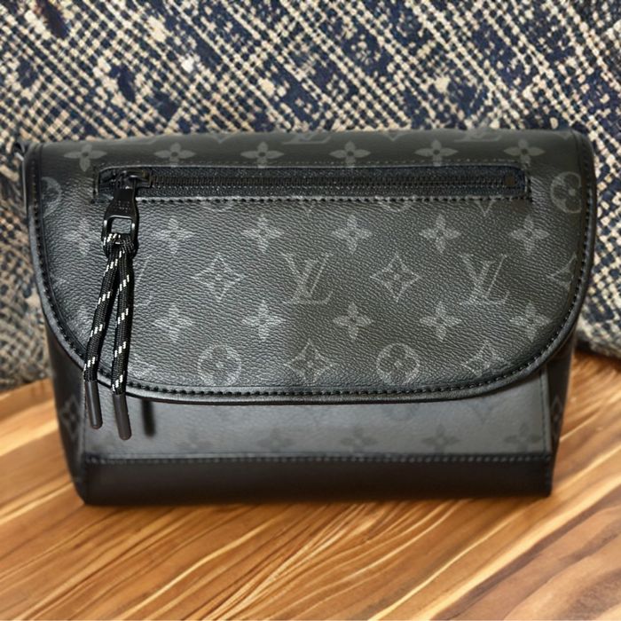 Louis Vuitton Pulse Messenger M12681 нова мъжка чанта през рамо