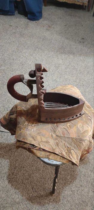 антикварный утюг