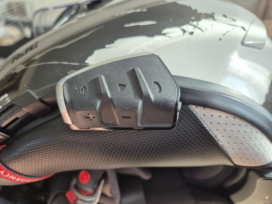 HJC RPHA 70 каска + Cardo Packtalk Slim JBL интерком – като нова